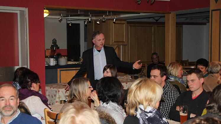 Günther Stenglein bei seiner Wahlveranstaltung in Willmersreuth. Foto: Jürgen Gärtner