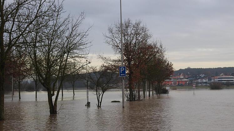 Hochwasser im Aischgrund.  Foto: Yannick Hupfer