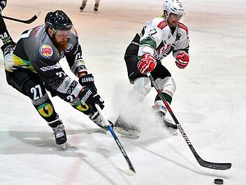 Ondrej Nedved (links) war schon am Freitag ein Aktivposten und trug sich auch gestern in die HEC-Torschützenliste ein. Foto: Picturedreams