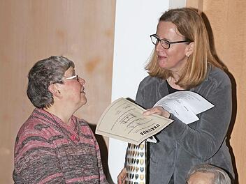 40 Jahre lang trug Gerda Fischer in Michelau ehrenamtlich den Gemeindebrief aus.  Foto: Klaus Gagel