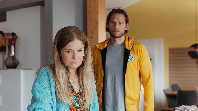 Birte Hanusrichter ist der Gaststar in der Folge "Stimmen der Vergangenheit", mit der "Die Bergretter" (ZDF) in die neue Staffel startet. Als Isabel H&ouml;ller (ger&auml;t sie in Gefahr. Kann Markus Kofler (Sebastian Str&ouml;bel) rechtzeitig helfen?