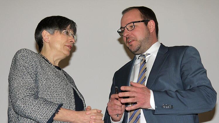 Heidrun Piwernetz und Sebastian Straubel im Gespräch. - Foto: Berthold Köhler