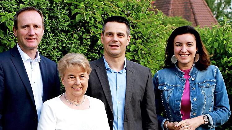 Als CSU-Bürgermeisterkandidat für Ebelsbach wurde Roland Metzner (Zweiter von rechts) nominiert; hier mit Michael Ziegler und Hedi Kraft (Zweite von links) sowie Digitalministerin Dorothee Bär.  Foto: gg