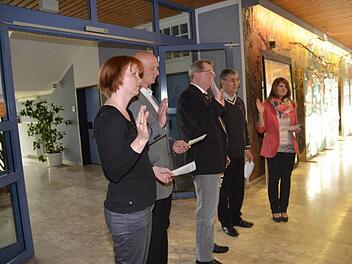 Vereidigung der neuen Marktgemeinderäte in Pressig (von links): Jessica Kohlmann- Löblich, Thomas Zapf, Michael Pütterich, Didier Couderc und Sabrina Günther  Foto: Karl-Heinz Hofmann