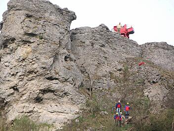 Weil sie auf einen Felsvorsprung gefallen war, hat eine 66-jährige Rentnerin den Sturz vom Staffelberg überlebt. Foto: Stefan Johannes