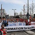 Es war ein deutliches Zeichen, das die Boschler am Donnerstag im Hauptwerk aussandten: Das Schicksal tausender Familien und der Region hängt vom Diesel ab.   Foto: Barbara Herbst