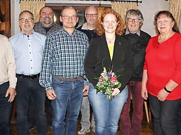 Im Bild nach der Neuwahl (von links): Ehrenmitglied Rudi Brachmann, der neue Schatzmeister Georg Trinkwalter, Gruppenvorsitzender Roland Dietz, der neue Beisitzer Reinhard Sporer, der neue Schriftführer Stefan Müller, die neue Gruppenchorleiterin Pia Hempfling, Zweiter Vorsitzender Heribert Humbert, Beisitzer Heidi Stehl und Paul Münch. Foto: p
