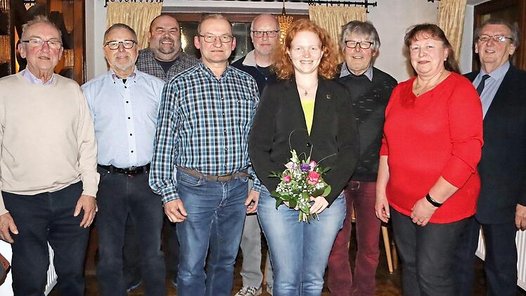 Im Bild nach der Neuwahl (von links): Ehrenmitglied Rudi Brachmann, der neue Schatzmeister Georg Trinkwalter, Gruppenvorsitzender Roland Dietz, der neue Beisitzer Reinhard Sporer, der neue Schriftführer Stefan Müller, die neue Gruppenchorleiterin Pia Hempfling, Zweiter Vorsitzender Heribert Humbert, Beisitzer Heidi Stehl und Paul Münch. Foto: p