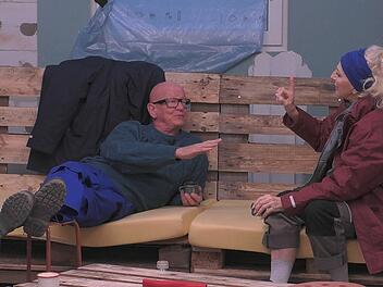 Promi Big Brother - Tag 12 Michael Naseband und Désirée Nick schreien sich so laut an, dass der ganze Rohbau mithören kann.