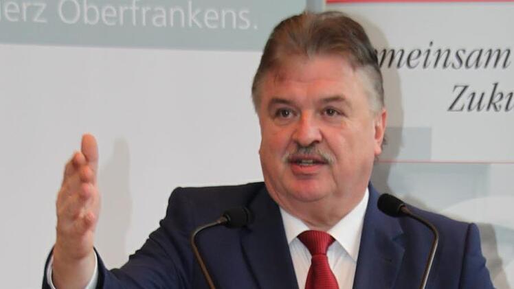 "Die Ausbildungsmesse ist eine  Leistungsschau der heimischen Wirtschaft", schwärmt Landrat Klaus Peter  Söllner. Foto: Stephan Stöckel