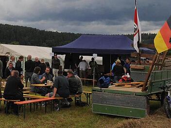 Bereits im Juni 2011 hielt die rechtsextreme NPD in Schwarzach ihren Bayerntag ab. Foto: BR/Archiv