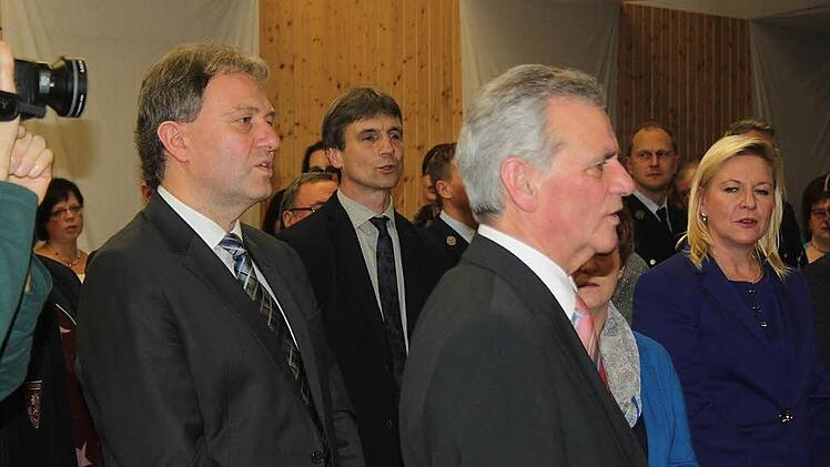 Bei der Verabschiedung von Bürgermeister Klaus Löffler: die Hymne  Foto: Veronika Schadeck