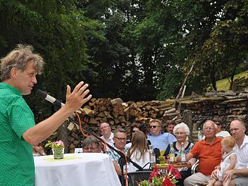 Michael Götz, Generalsekretär des CVJM-Landesverbandes Bayern, zeigte beim Festnachmittag Visionen im Glauben auf. Fotos: Beate Dahinten