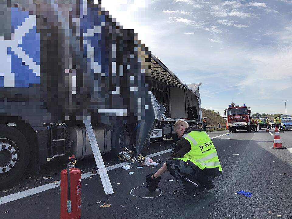 Schwerer Unfall A71: Lkw-Fahrer lebensgefährlich verletzt