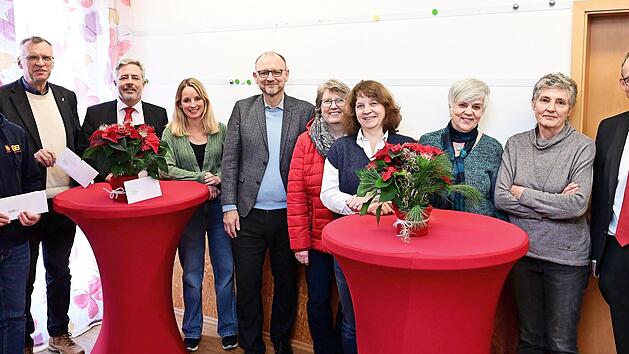 Vier gemeinn&uuml;tzige Projekte werden mit 9300 Euro aus den Mitteln der Stiftergemeinschaft unterst&uuml;tzt, bei der Mittelvergabe (v.&nbsp;l.): Claus-Peter Leicht, Robert Glenk, Harald Reinsch, Stephanie Kaufmann, Peter Ehmann, Gabriele Reuschl, Heike Kizer,...