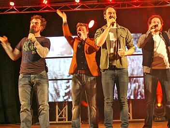 Die fünf Jungs der A-capella-Band Viva Voce sorgten in der Turnhalle der Realschule CO II für ausgelassene Stimmung und Begeisterung. Fotos: privat