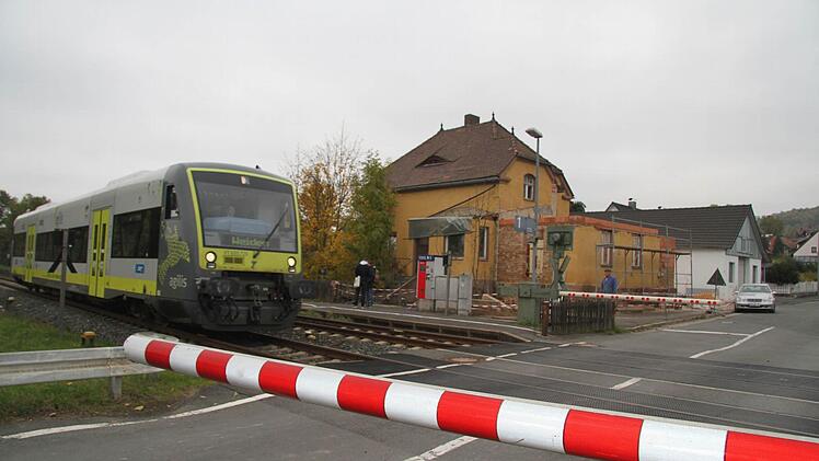 Der Ludwigschorgaster Bahnhof steht seit Jahren leer. Jetzt möchte Bauunternehmer Alwin Heinz ein Schmuckstück daraus machen. Foto: Sonja Adam