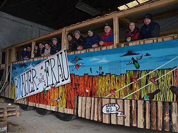 Heuer soll keiner etwas auszusetzen haben, am Megawagen der Hattersdorfer Jugend.Foto: Rainer Lutz