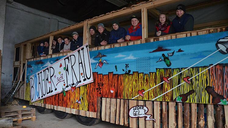 Heuer soll keiner etwas auszusetzen haben, am Megawagen der Hattersdorfer Jugend.Foto: Rainer Lutz