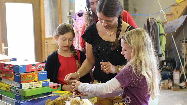 Trödeltrupp von "RTL II" bei Familie Gernhuber-Bauer aus Priegendorf Foto: Julia Brendel