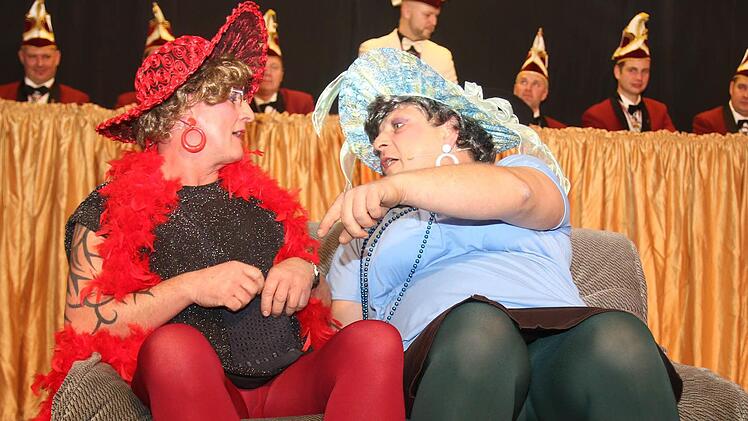 "Waltraud und Mariechen" in Gestalt von Matthias Köhler (Saalfeld) und Martin Krautwurst (Sonneberg). Foto: Michael Stelzner