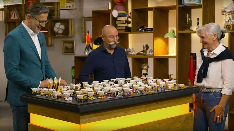 "Eieiei!" "Horst Lichter (Mitte) war von der Kollektion sofort beeindruckt, die Kandidatin Gisela Detlev Kümmel zur Expertise überlassen hatte.