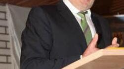 Bürgermeister Helmut Krämer hält seine Rede.