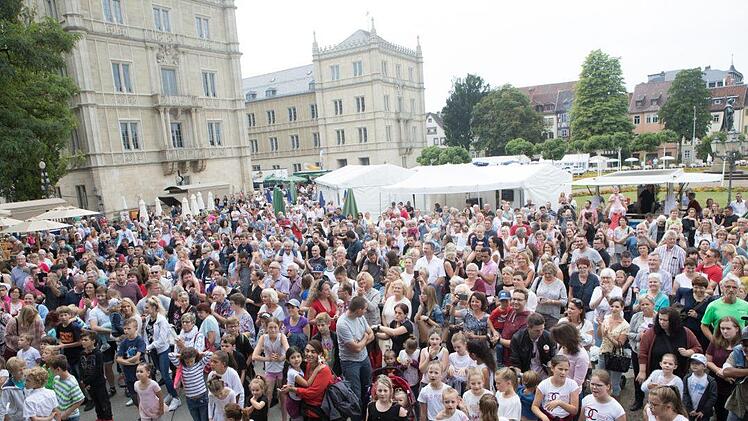 Impressionen vom Sonntagsprogramm auf der Showbühne. Foto: Barbara Herbst