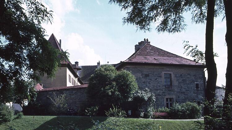 Schloss mit Gefängnis: Schon früher  - das Gefängnis wurde 1964 abgerissen -   stand rund ums Schloss eine Wehrbebauung. Foto: FT-Archiv