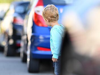 In W&uuml;rzburg fuhr ein Mann einen siebenj&auml;hrigen Jungen an. Anschlie&szlig;end beging er Unfallflucht. Symbolfoto: animaflora/AdobeStock