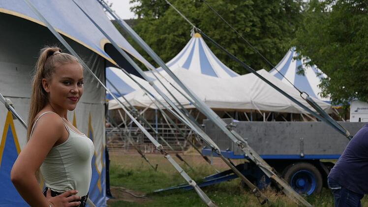Impressionen rund um die Premiere des "Circus Henry" in Dörfles-Esbach (Landkreis Coburg). Dort gastiert der Zirkus noch bis Anfang Oktober - mit Vorstellungen jeden Samstag und Sonntag. - Foto: Manja von Nida