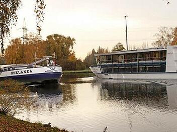 Auf dem Main begegnen sie Lastschiffe mit immer mehr Schiffen der Flußkreuzfahrten.  Foto: Günther Geiling