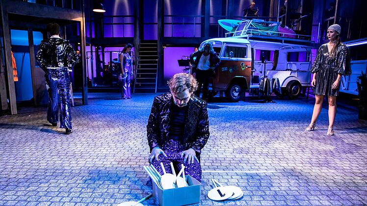 Umjubelt: Die "Globe Songs" feierten Premiere am Landestheater Coburg.Foto: Sylvain Guillot