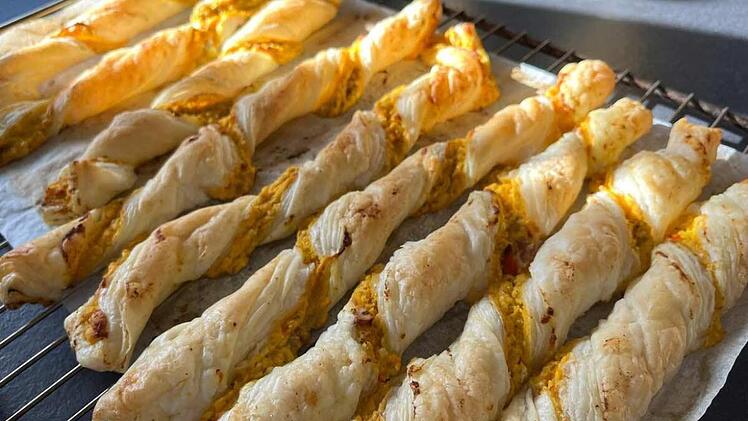 kuerbis-blaetterteig-stangen