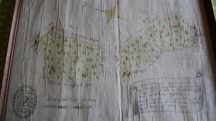 Schon auf den alten handgezeichneten Karten sind die Waldbesitzungen der Familie Pezold markiert.