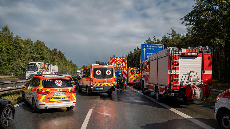 Unfall nach Aquaplaning auf A6 im Kreis Nürnberger Land