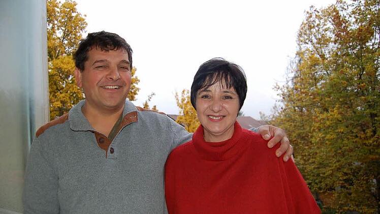 Sie sind ein gutes Team: Suzanna und Miljazim Berisa aus Kroatien arbeiten seit vielen Jahren als Übersetzer für Asylbewerber aus den Balkanstaaten.  Foto: Helke Renner