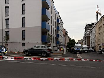 SEK-Einsatz nach Bedrohungslage: Mann verschanzt sich in Schweinfurter Mehrfamilienhaus