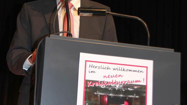 Landrat Oswald Marr bei seiner Ansprache  Foto: Friedwald Schedel