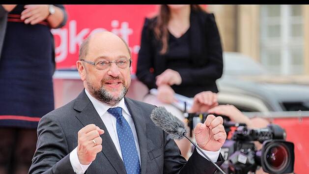 Die SPD verliert in den Umfragen weiter, aber ihr Spitzenkandidat gibt nicht auf. Am Freitagabend schaltete Martin Schulz in Bamberg auf Angriff um. Foto: Matthias Hoch