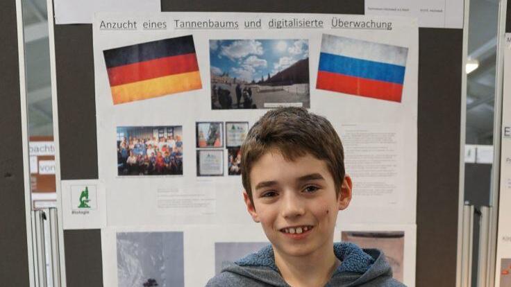 Yannick Nockmann stellte das Projekt "Anzucht eines Tannenbaums und digitalisierte &Uuml;berwachung" alleine vor, da Markus Litz erkrankt war.Pascale Ferry