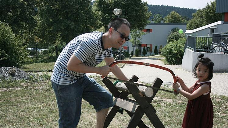 Mia Li und ihr Vater Xin Yu s&auml;gten als Team.