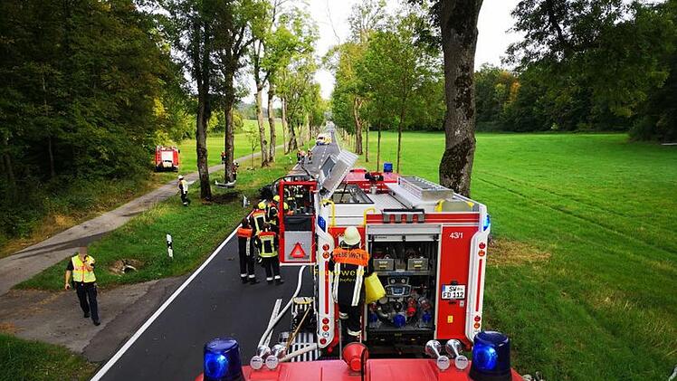 Unfall bei Michelau: Auto brennt komplett aus