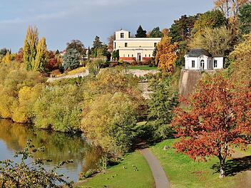 Franken im Fr&uuml;hling: Ausflugsziele f&uuml;r Familien & Wanderer - Aschaffenburg: Mainlandschaft mit Pompejanum