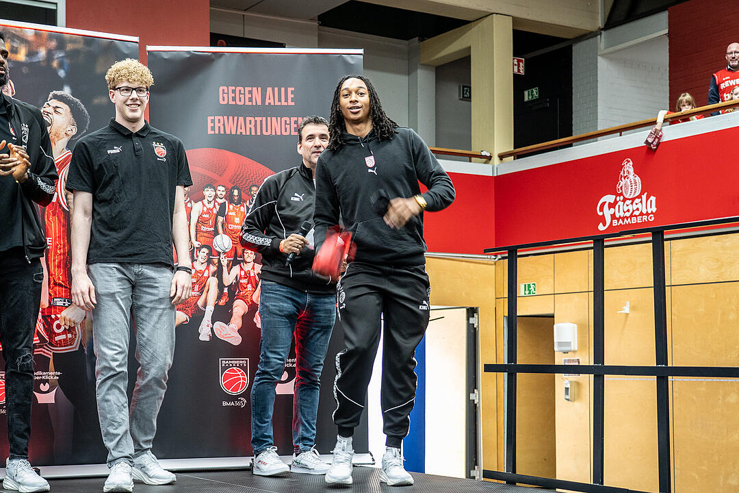 Freak City feiert seine Pokal-Helden.