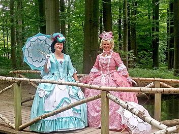 Andrea John (l.) und ihre Freundin Anja Fischer machen bella figura. Foto: privat