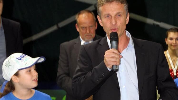 "Helfen Sie uns", appellierte Markus Giegold (r.), der "Turnier-Vater" der Eckentaler Veranstaltung, bei der Siegerehrung an Sponsoren und Zuschauer. Hintergrund: Die ATP-Auflagen steigen an. Foto: Bertram Wagner
