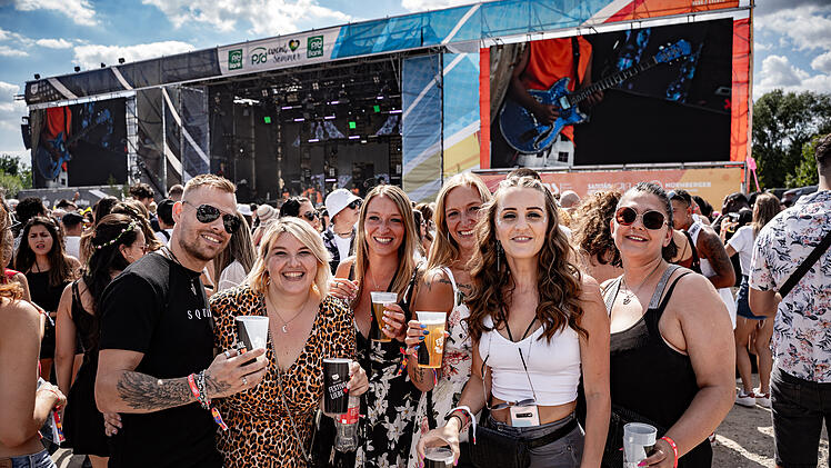 Flughafen Nürnberg: "Latin Airport Festival" lockt rund 15.000 Besucher - das sind die schönsten Bilder