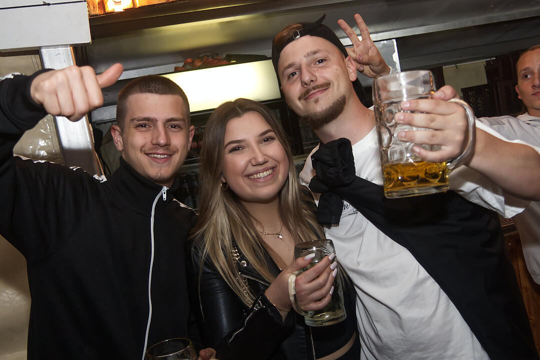 Die Partyband "Die Stodlrocker" spielten am Freitag zum Auftakt.