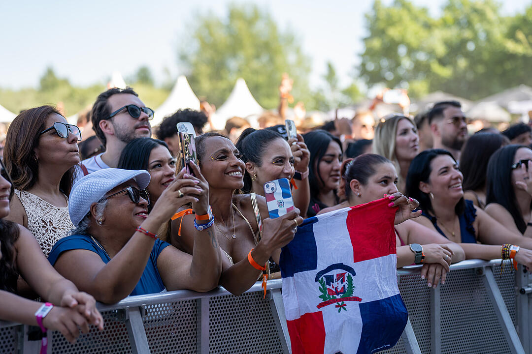 Mit vielen internationalen und nationalen Live-Acts.